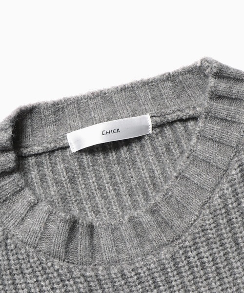 Chick(チック)の「MEDIUM CREW NECK KNIT / ミディ丈クルーカラーニット(ニット/セーター・レディース・ピンク/オフホワイト/グレー・FREE)」の4枚目の写真