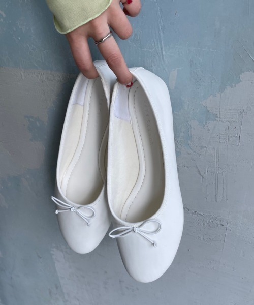 LOWRYS FARM(ローリーズファーム)の「リボンバレエシューズ 995934(バレエシューズ・レディース・ホワイト/ブラック/シルバー・MEDIUM/LARGE/SMALL)」の1枚目の写真
