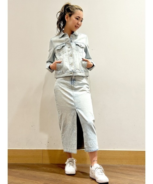 GAP(ギャップ)の「ウォッシュウェル アイコン デニムジャケット(デニムジャケット・レディース・ライトインディゴブルー・S/M/XS/XXS/L)」の4枚目の写真