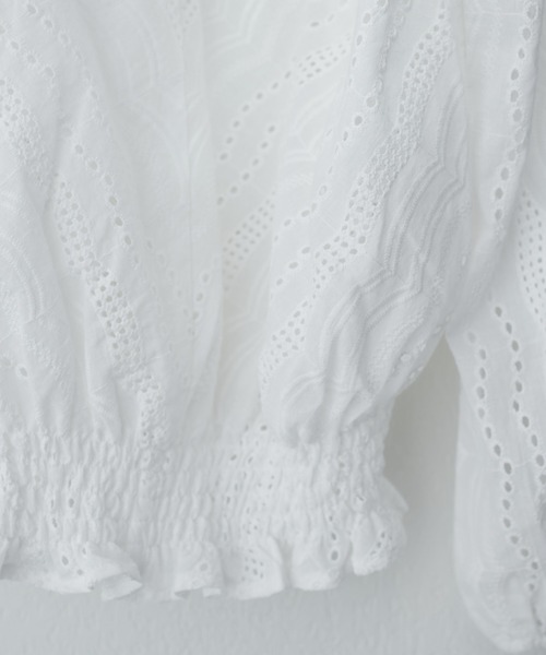 natural couture(ナチュラルクチュール)の「スカラップレースブラウス(シャツ/ブラウス・レディース・オフホワイト/サックスブルー/ピンクベージュ/ブラック/ラベンダー・FREE)」の21枚目の写真