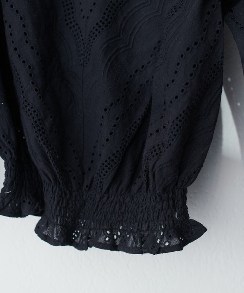 natural couture(ナチュラルクチュール)の「スカラップレースブラウス(シャツ/ブラウス・レディース・オフホワイト/サックスブルー/ピンクベージュ/ブラック/ラベンダー・FREE)」の16枚目の写真