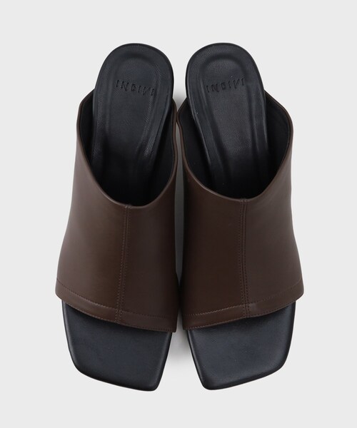 INDIVI（インディヴィ）の「◆【合皮／ストレッチ】バンドサンダル（サンダル・レディース・ブラック/ダークブラウン・25/35/45）」の6枚目の写真