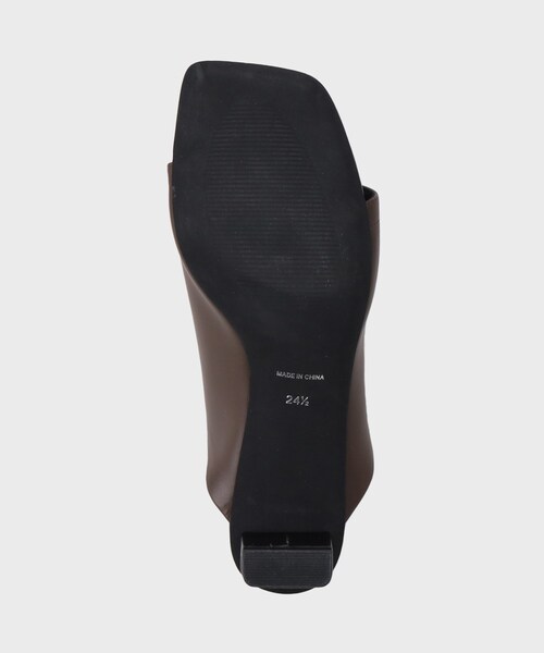 INDIVI（インディヴィ）の「◆【合皮／ストレッチ】バンドサンダル（サンダル・レディース・ブラック/ダークブラウン・25/35/45）」の7枚目の写真