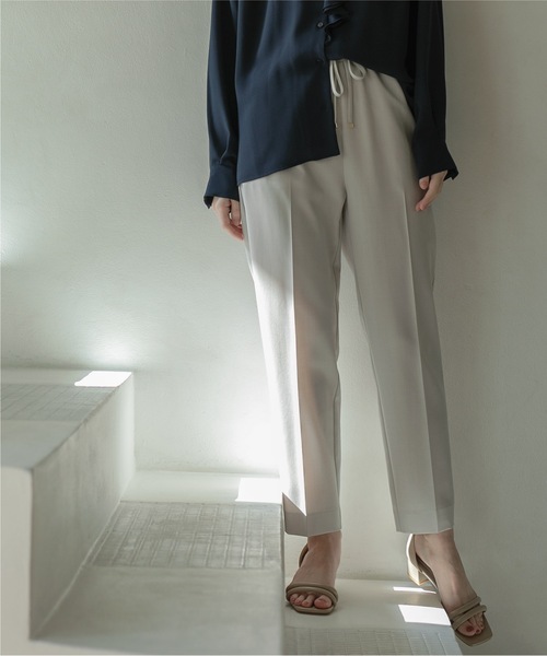 OPAQUE.CLIP（オペークドットクリップ）の「◆≪SS-LLsize≫ 美脚ツイルテーパードパンツ【洗濯機洗い可】（その他パンツ・レディース・ベージュ/ライトグレー/グリーン/ブラック・34/36/38/40/42）」の3枚目の写真