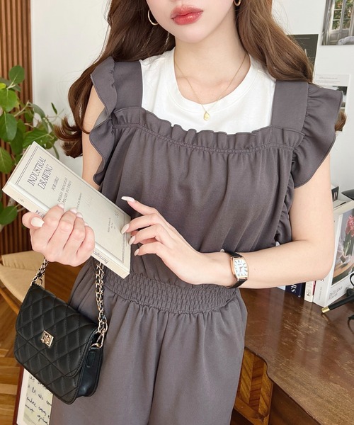 moment+（モーメントプラス）の「カットジョーゼットフリルノースリーブワイドオールインワン（つなぎ/オールインワン・レディース・グレイッシュベージュ/ブラック/チャコールグレー・M/L）」の3枚目の写真