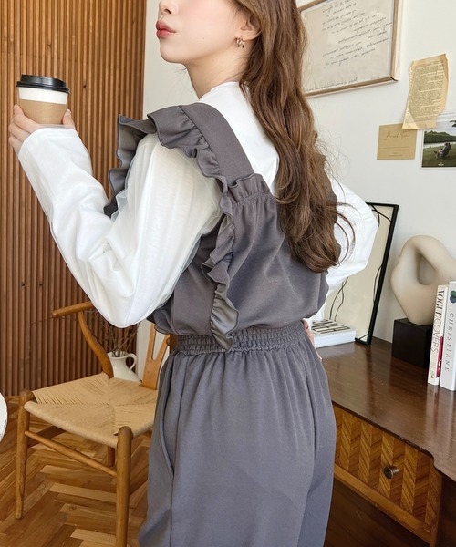 moment+（モーメントプラス）の「カットジョーゼットフリルノースリーブワイドオールインワン（つなぎ/オールインワン・レディース・グレイッシュベージュ/ブラック/チャコールグレー・M/L）」の14枚目の写真