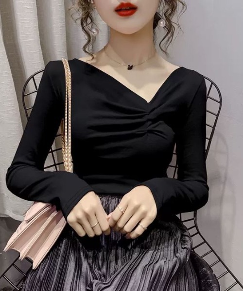 ROOPTOKYO(ループトウキョウ)の「アシンメトリーVネックトップス(Tシャツ/カットソー・レディース・ホワイト/ブラック・S/M)」の1枚目の写真