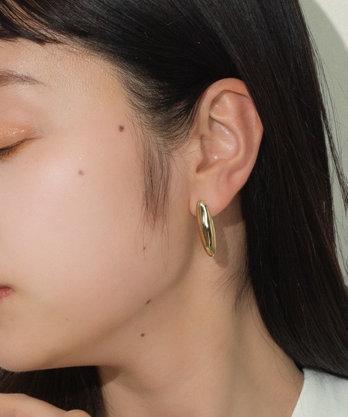 voov(ブーブ)の「ドリップ ニュアンス チャンキー メタル ピアス(ピアス(両耳用)・レディース・シルバー/ゴールド・フリー)」の7枚目の写真
