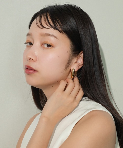 voov(ブーブ)の「ドリップ ニュアンス チャンキー メタル ピアス(ピアス(両耳用)・レディース・シルバー/ゴールド・フリー)」の8枚目の写真