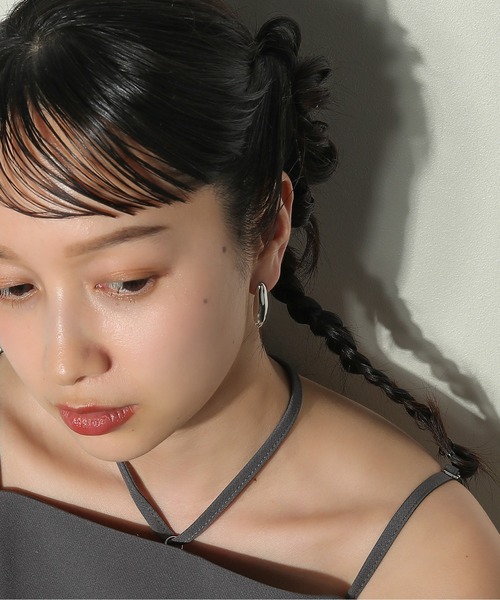 voov(ブーブ)の「ドリップ ニュアンス チャンキー メタル ピアス(ピアス(両耳用)・レディース・シルバー/ゴールド・フリー)」の4枚目の写真