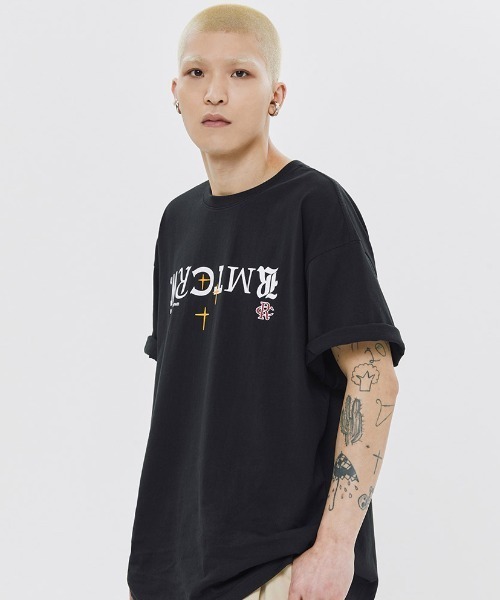 【セール】A'GEM/9 × .kom 『ROMANTIC CROWN/ロマンティック クラウン』 REVERSE LOGO TEE SHIRT/リバースロゴ Tシャツ(Tシャツ/カットソー)|ROMANTIC CROWN(ロマンティッククラウン)