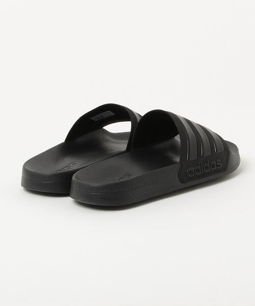 adidas(アディダス)の「アディダス adidas アディレッタ シャワー サンダル(サンダル・メンズ・ブラック×ブラック・23.5cm/24.5cm/25.5cm/26.5cm/27.5cm/28.5cm)」の2枚目の写真