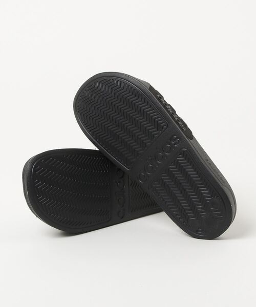 adidas(アディダス)の「アディダス adidas アディレッタ シャワー サンダル(サンダル・メンズ・ブラック×ブラック・23.5cm/24.5cm/25.5cm/26.5cm/27.5cm/28.5cm)」の3枚目の写真
