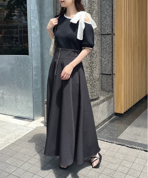 one after another NICE CLAUP（ワンアフターアナザーナイスクラップ）の「サイズ調整可/ジップフレアスカート/WEB限定アイテム（スカート・レディース・ブラック/グレイッシュベージュ/ベージュ系その他・SMALL/MEDIUM/LARGE）」の4枚目の写真