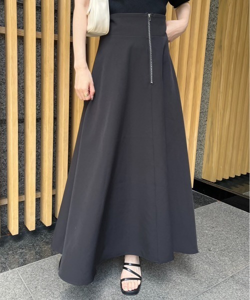 one after another NICE CLAUP（ワンアフターアナザーナイスクラップ）の「サイズ調整可/ジップフレアスカート/WEB限定アイテム（スカート・レディース・ブラック/グレイッシュベージュ/ベージュ系その他・SMALL/MEDIUM/LARGE）」の7枚目の写真