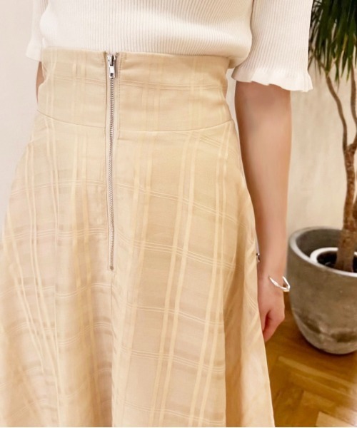 one after another NICE CLAUP（ワンアフターアナザーナイスクラップ）の「サイズ調整可/ジップフレアスカート/WEB限定アイテム（スカート・レディース・ブラック/グレイッシュベージュ/ベージュ系その他・SMALL/MEDIUM/LARGE）」の16枚目の写真