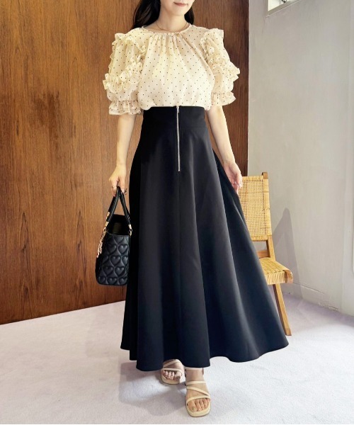 one after another NICE CLAUP（ワンアフターアナザーナイスクラップ）の「サイズ調整可/ジップフレアスカート/WEB限定アイテム（スカート・レディース・ブラック/グレイッシュベージュ/ベージュ系その他・SMALL/MEDIUM/LARGE）」の8枚目の写真