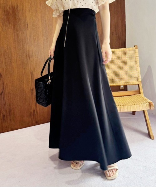 one after another NICE CLAUP（ワンアフターアナザーナイスクラップ）の「サイズ調整可/ジップフレアスカート/WEB限定アイテム（スカート・レディース・ブラック/グレイッシュベージュ/ベージュ系その他・SMALL/MEDIUM/LARGE）」の9枚目の写真