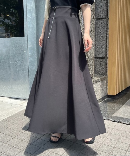 one after another NICE CLAUP（ワンアフターアナザーナイスクラップ）の「サイズ調整可/ジップフレアスカート/WEB限定アイテム（スカート・レディース・ブラック/グレイッシュベージュ/ベージュ系その他・SMALL/MEDIUM/LARGE）」の6枚目の写真