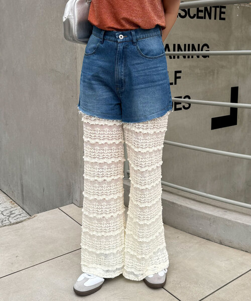 CIAOPANIC（チャオパニック）の「レースドッキングデニムフレアパンツ（その他パンツ・レディース・インディゴブルー・MEDIUM/SMALL/X-SMALL）」の4枚目の写真