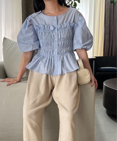 lawgy（ラウジー）の「shirring frill puff blouse / シャーリングフリルパフブラウス（シャツ/ブラウス・レディース・ホワイト/ネイビー/ブルー・FREE）」の3枚目の写真