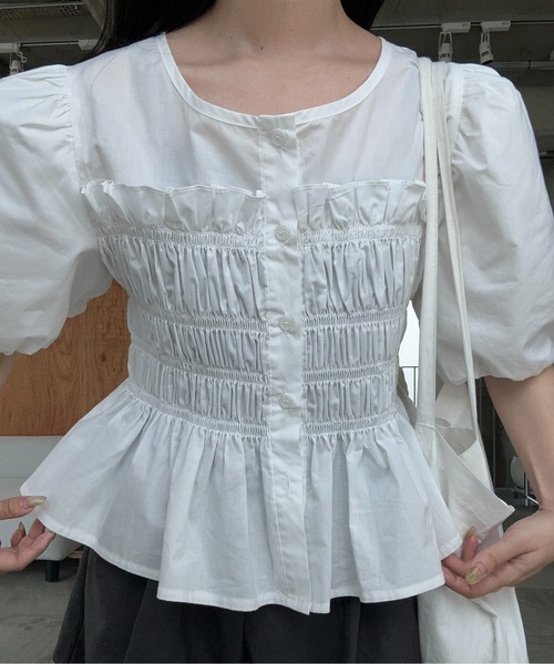 lawgy（ラウジー）の「shirring frill puff blouse / シャーリングフリルパフブラウス（シャツ/ブラウス・レディース・ホワイト/ネイビー/ブルー・FREE）」の7枚目の写真