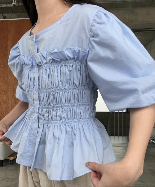 lawgy（ラウジー）の「shirring frill puff blouse / シャーリングフリルパフブラウス（シャツ/ブラウス・レディース・ホワイト/ネイビー/ブルー・FREE）」の10枚目の写真