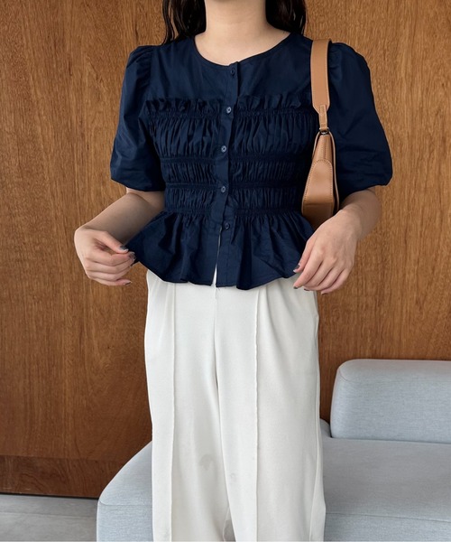 lawgy（ラウジー）の「shirring frill puff blouse / シャーリングフリルパフブラウス（シャツ/ブラウス・レディース・ホワイト/ネイビー/ブルー・FREE）」の12枚目の写真