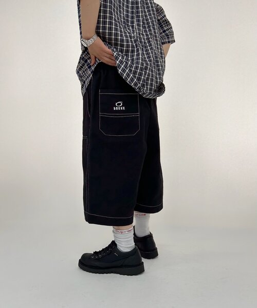 WHO'S WHO gallery（フーズフーギャラリー）の「【KOOKY'N/クーキー】BRONXダブルニーワイドハーフパンツ（その他パンツ・レディース・インディゴブルー/ブラック/ブラック系その他/カーキ・FREE）」の16枚目の写真