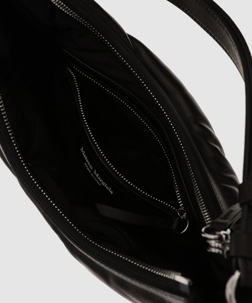 Maison Margiela(メゾンマルジェラ)の「GLAM SLAM HOBO SMALL(ハンドバッグ・メンズ・ブラック・UNI)」の3枚目の写真