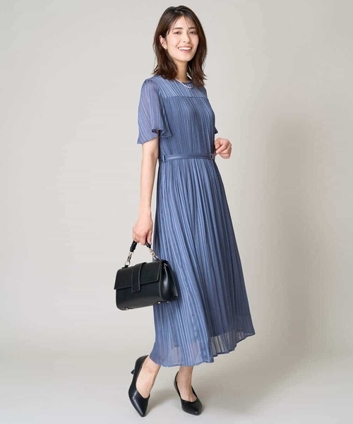 a.v.v(アーヴェヴェ)の「【洗える】ランダムプリーツワンピース(ワンピース・レディース・ブルー/ネイビー・36/34/40/38/42)」の4枚目の写真