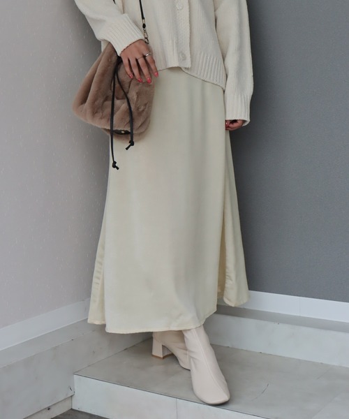 libelle more（リベル モア）の「ワッシャーサテン　Aラインフレアスカート（スカート・レディース・ブラック/オリーブ/ブルー/キナリ・M/L）」の2枚目の写真