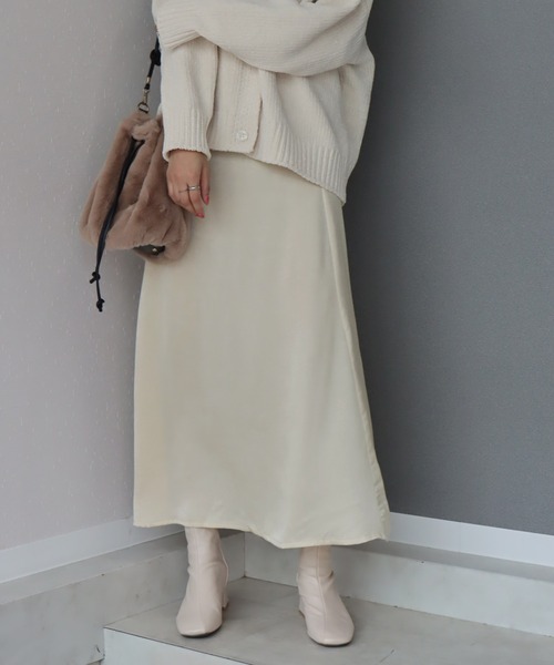 libelle more（リベル モア）の「ワッシャーサテン　Aラインフレアスカート（スカート・レディース・ブラック/オリーブ/ブルー/キナリ・M/L）」の9枚目の写真