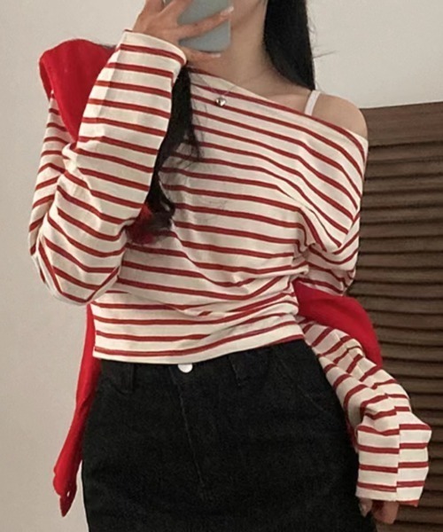 ECLIN（エクラン）の「オフショル長袖ボーダートップス（Tシャツ/カットソー・レディース・ブラック/レッド・M/L/XL）」の2枚目の写真