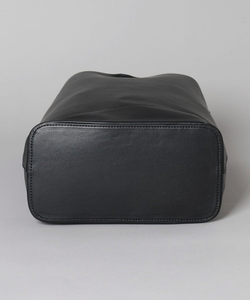 O0u(オーゼロユー)の「【アップルレザー】バスケットハンドルBAG 997298(ショルダーバッグ・レディース・ブラック・ONE SIZE)」の14枚目の写真