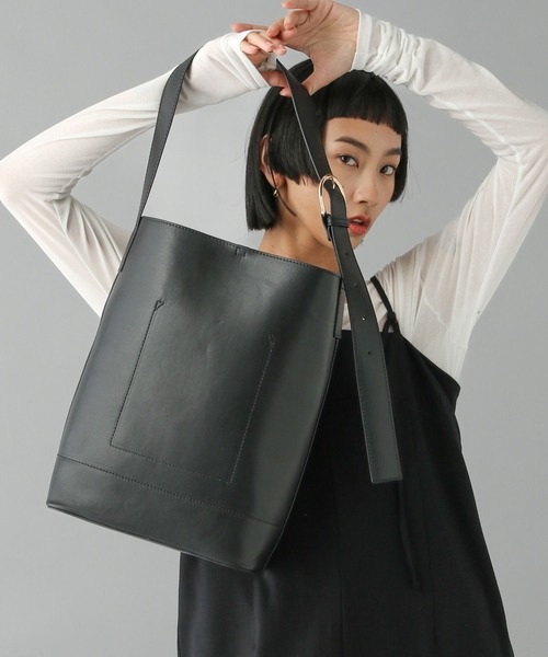 O0u(オーゼロユー)の「【アップルレザー】バスケットハンドルBAG 997298(ショルダーバッグ・レディース・ブラック・ONE SIZE)」の7枚目の写真