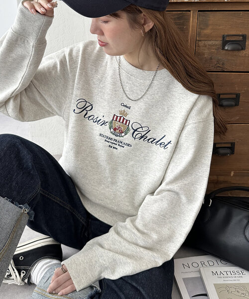 DISCOAT（ディスコート）の「【WEB限定】ロゴモチーフスウェット（Tシャツ/カットソー・レディース・ライトベージュ/ネイビー/チャコールグレー・MEDIUM）」の3枚目の写真
