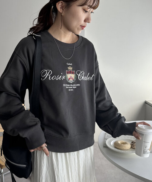 DISCOAT（ディスコート）の「【WEB限定】ロゴモチーフスウェット（Tシャツ/カットソー・レディース・ライトベージュ/ネイビー/チャコールグレー・MEDIUM）」の8枚目の写真