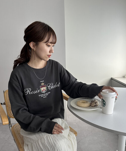 DISCOAT（ディスコート）の「【WEB限定】ロゴモチーフスウェット（Tシャツ/カットソー・レディース・ライトベージュ/ネイビー/チャコールグレー・MEDIUM）」の9枚目の写真