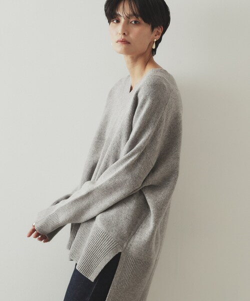 OPAQUE.CLIP(オペークドットクリップ)の「◆ミドルゲージVネックニット/FILIVIVI・フィルビビ【洗える】(ニット/セーター・レディース・ワインレッド/ライトベージュ/グレー/ブルー・36/38/40/42)」の12枚目の写真
