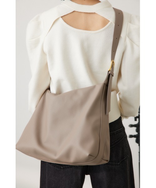 crie conforto（クリーコンフォルト）の「バックルスクエアショルダー　肩掛け / バッグ / 鞄（ショルダーバッグ・レディース・ブラック/アイボリー/グレイッシュベージュ・FREE）」の3枚目の写真