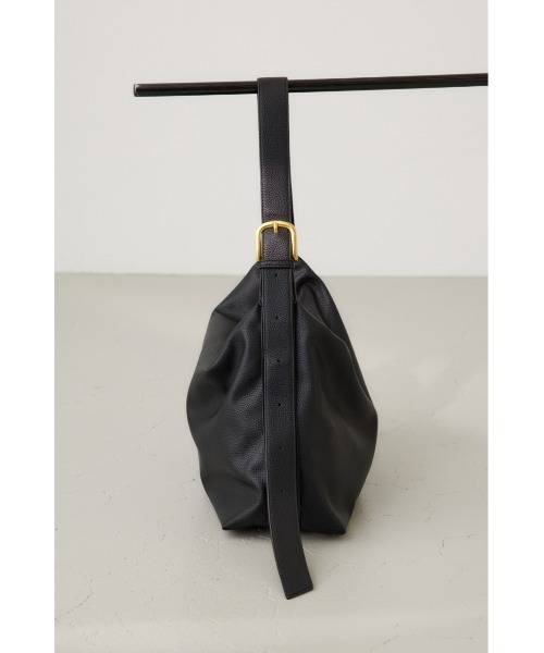 crie conforto（クリーコンフォルト）の「バックルスクエアショルダー　肩掛け / バッグ / 鞄（ショルダーバッグ・レディース・ブラック/アイボリー/グレイッシュベージュ・FREE）」の6枚目の写真