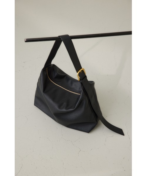 crie conforto（クリーコンフォルト）の「バックルスクエアショルダー　肩掛け / バッグ / 鞄（ショルダーバッグ・レディース・ブラック/アイボリー/グレイッシュベージュ・FREE）」の8枚目の写真