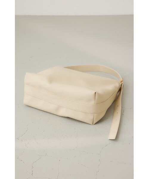 crie conforto（クリーコンフォルト）の「バックルスクエアショルダー　肩掛け / バッグ / 鞄（ショルダーバッグ・レディース・ブラック/アイボリー/グレイッシュベージュ・FREE）」の20枚目の写真