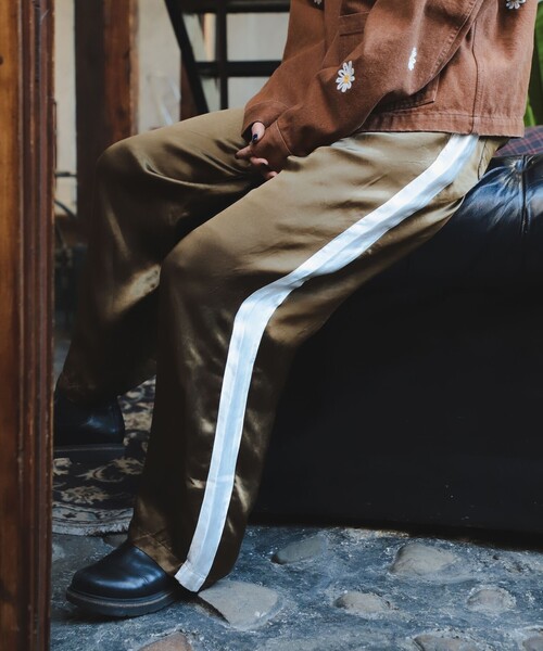 B:MING by BEAMS（ビーミングバイビームス）の「ambiance / Satin Line Pants（S～M）（その他パンツ・レディース・ネイビー/オリーブ・SMALL/MEDIUM）」の2枚目の写真