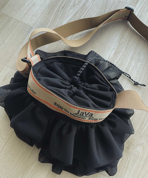Java（ジャバ）の「《Javaジャバコラボ》フェミニン&スポーティで可愛い。シアーフリル巾着ショルダーバッグ（ショルダーバッグ・レディース・ブラック/ベージュ・ONE SIZE）」の8枚目の写真