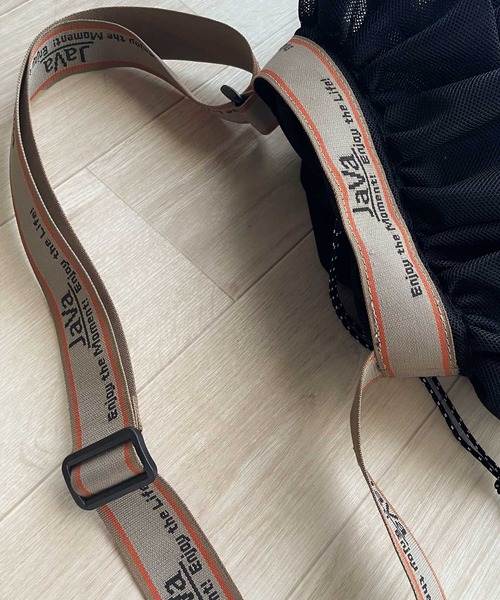 Java（ジャバ）の「《Javaジャバコラボ》フェミニン&スポーティで可愛い。シアーフリル巾着ショルダーバッグ（ショルダーバッグ・レディース・ブラック/ベージュ・ONE SIZE）」の7枚目の写真