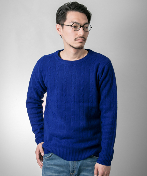 URBAN RESEARCH(アーバンリサーチ)の「UR ウールカシミヤケーブルニット(ニット/セーター・メンズ・レッド/キャメル/ホワイト/ネイビー/ブルー・MEDIUM/LARGE)」の3枚目の写真