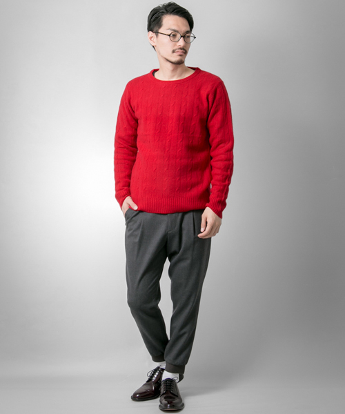 URBAN RESEARCH(アーバンリサーチ)の「UR ウールカシミヤケーブルニット(ニット/セーター・メンズ・レッド/キャメル/ホワイト/ネイビー/ブルー・MEDIUM/LARGE)」の7枚目の写真