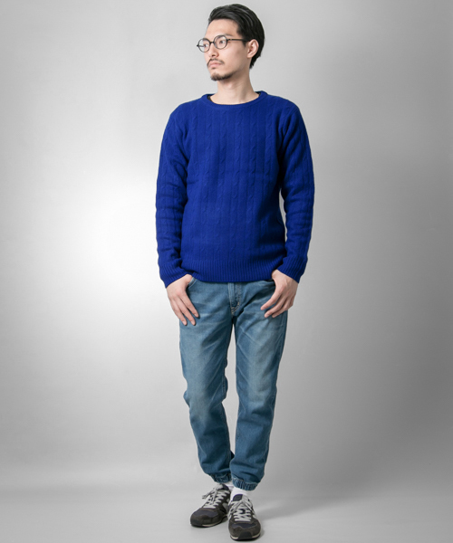 URBAN RESEARCH(アーバンリサーチ)の「UR ウールカシミヤケーブルニット(ニット/セーター・メンズ・レッド/キャメル/ホワイト/ネイビー/ブルー・MEDIUM/LARGE)」の8枚目の写真